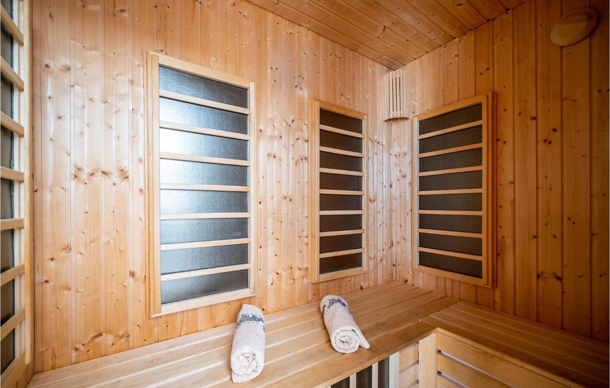 Gorgeous Home In Janjina With Sauna Zewnętrze zdjęcie